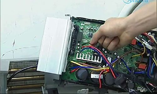 滴道美的空调电话是多少