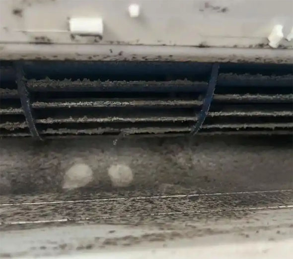 滴道空调吹的风有股烧焦味是怎么回事